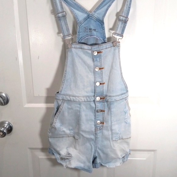 No boundries Sz M 7-9 Blue Jean Overalls destressed, shorts - Picture 1 of 6